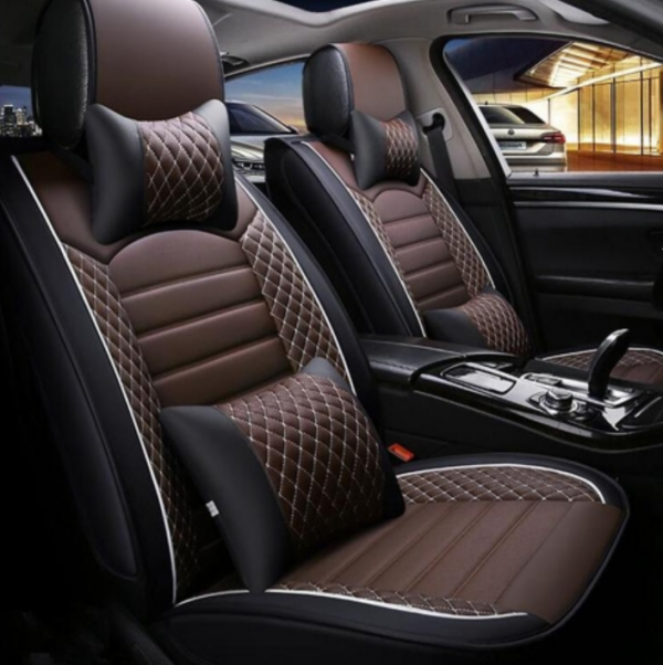 Jok mobil dengan aksen siluet mobil di jok belakang